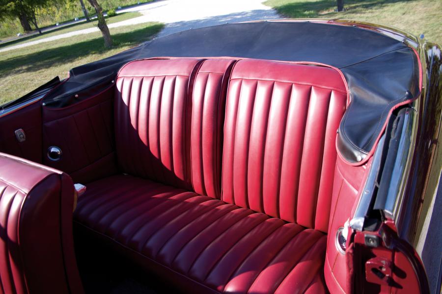 Интерьер Hudson Commodore Eight Custom Convertible Brougham 1949 года  (фото 10 из 24)